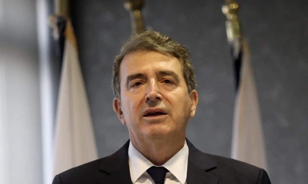 Ένταση στο Βενιζέλειο κατά την επίσκεψη Χρυσοχοϊδη: Τον υποδέχτηκαν με πανό